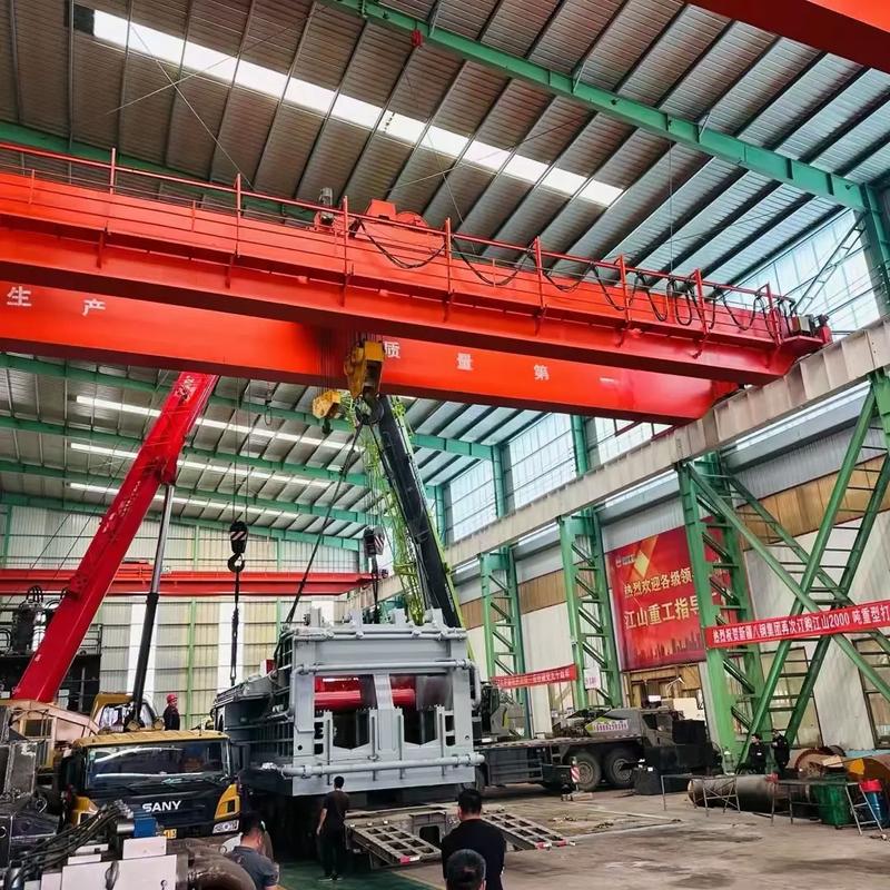 江山2000吨打包机装车发货新疆八钢集团